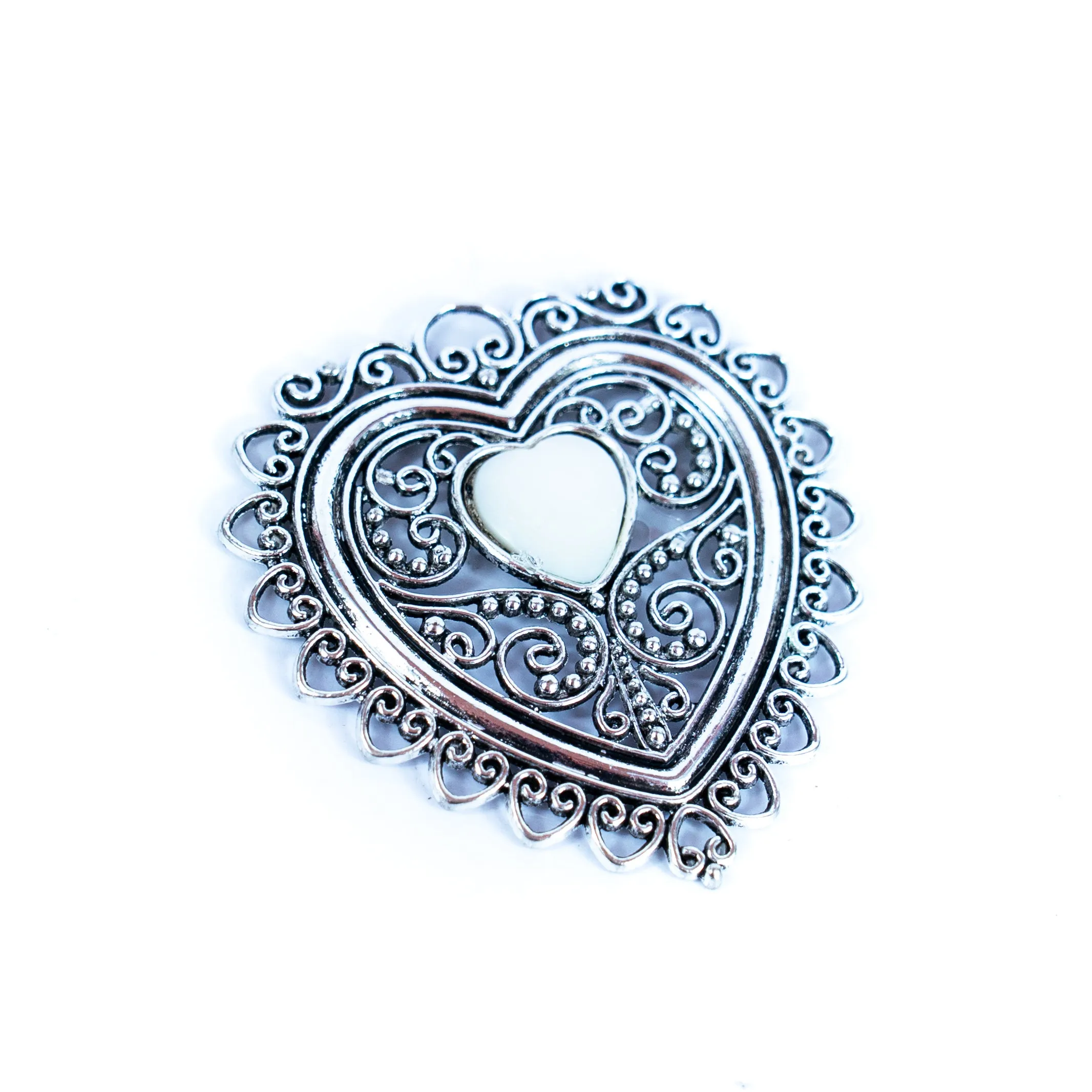 3pcs antique silver An alloy tag with a heart shape inlaid with shells or turquoise in the middle jewelry finding suppliers D-3-550