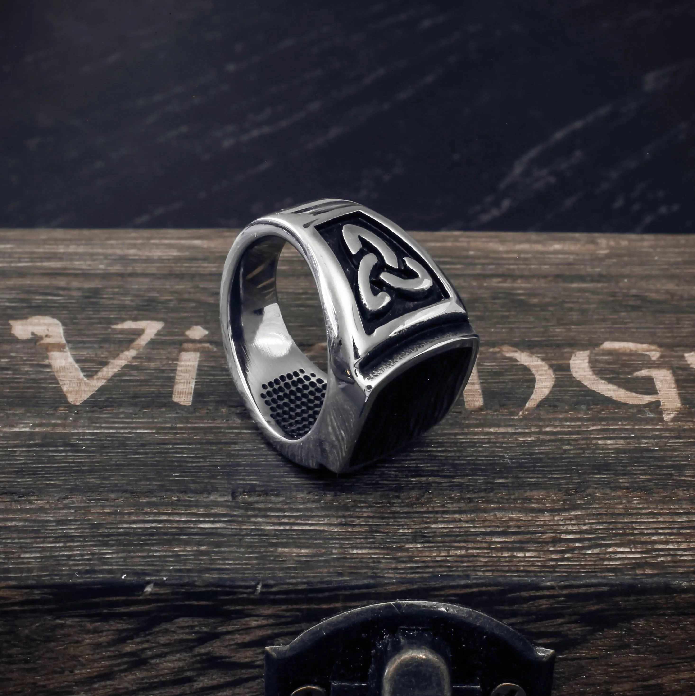 Black Celtic Knot Ring - Stainless Steel