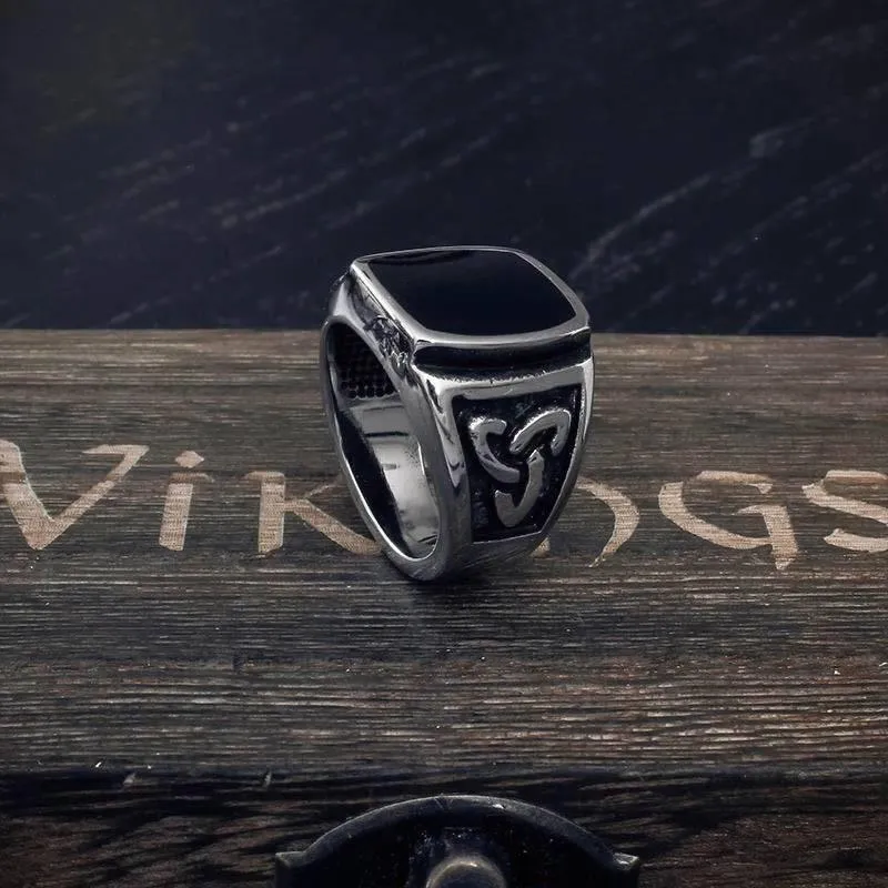 Black Celtic Knot Ring - Stainless Steel