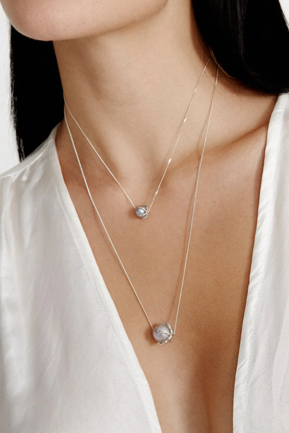 Lark Necklace Grey Pearl