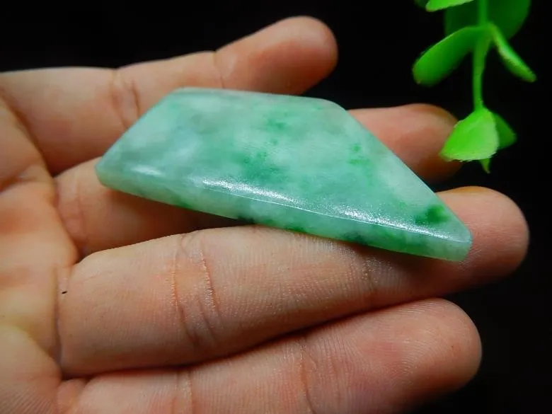 Natural Jade Rough Jadeite Raw (15g, 56X26X5.3mm)