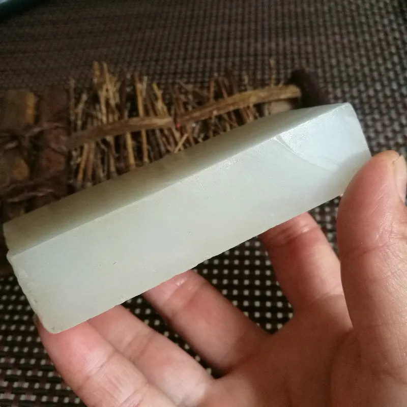 Natural Kunlun Jade Rough Nephrite Raw (240g, 8.5X5.5X2cm)