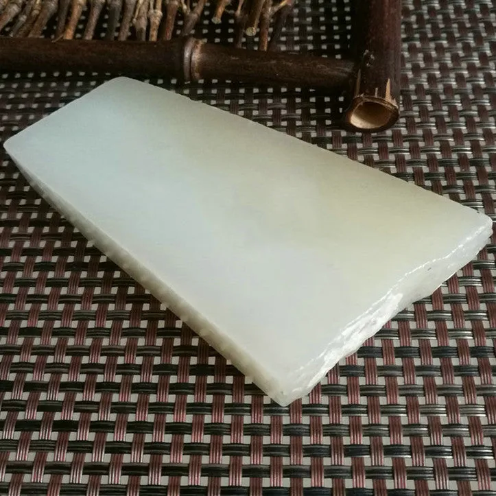 Natural Kunlun Jade Rough Nephrite Raw (240g, 8.5X5.5X2cm)