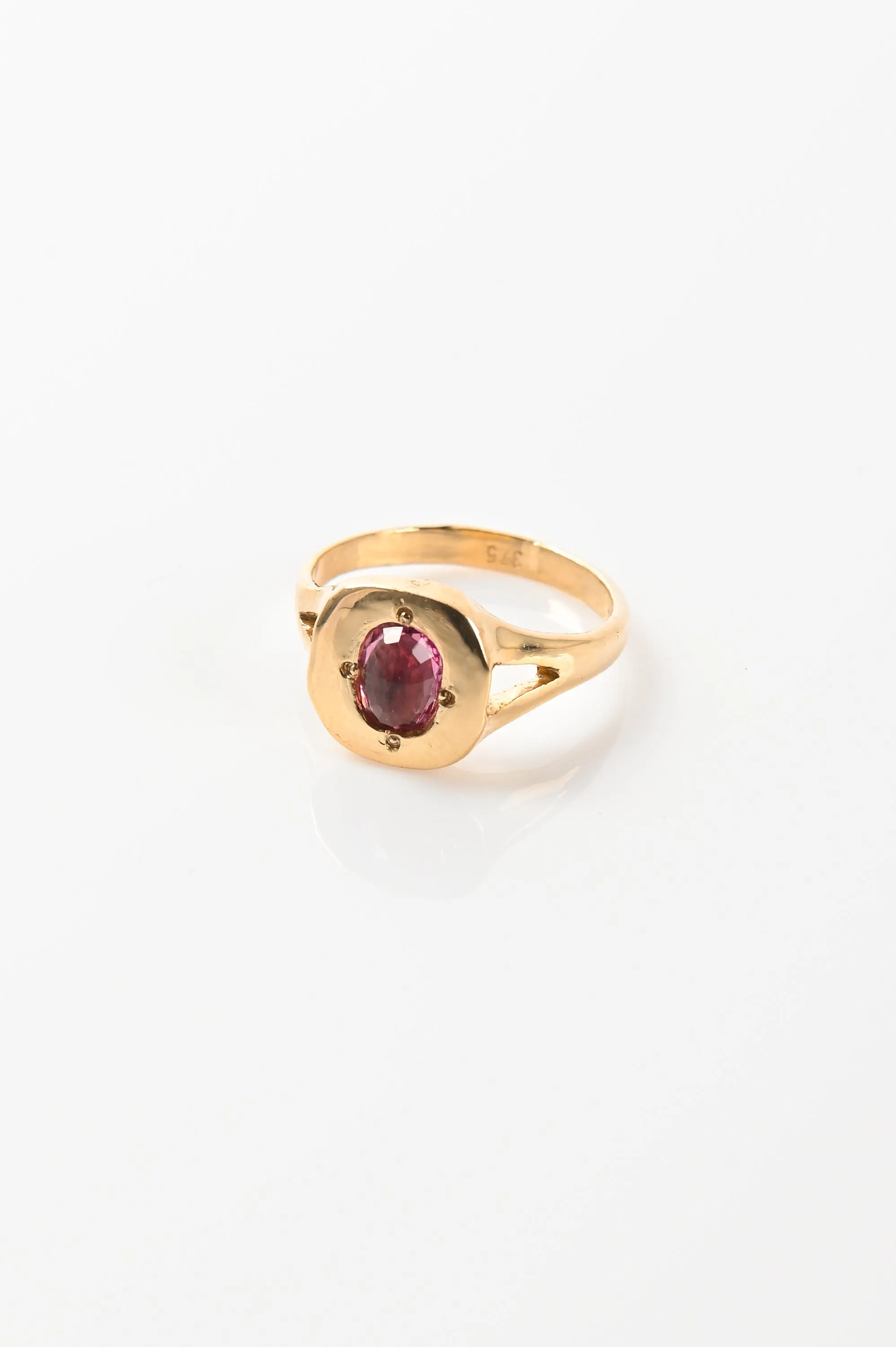 Oliver Thomas 'Signet' Ring in 9ct Gold