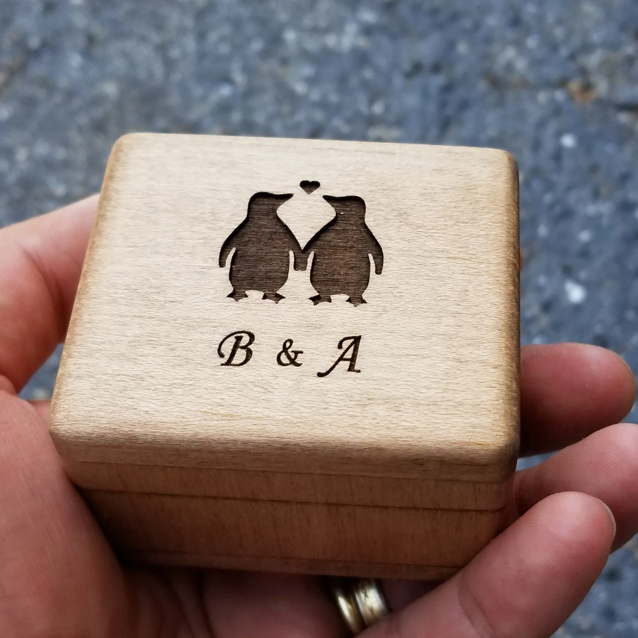 Penguins ring box