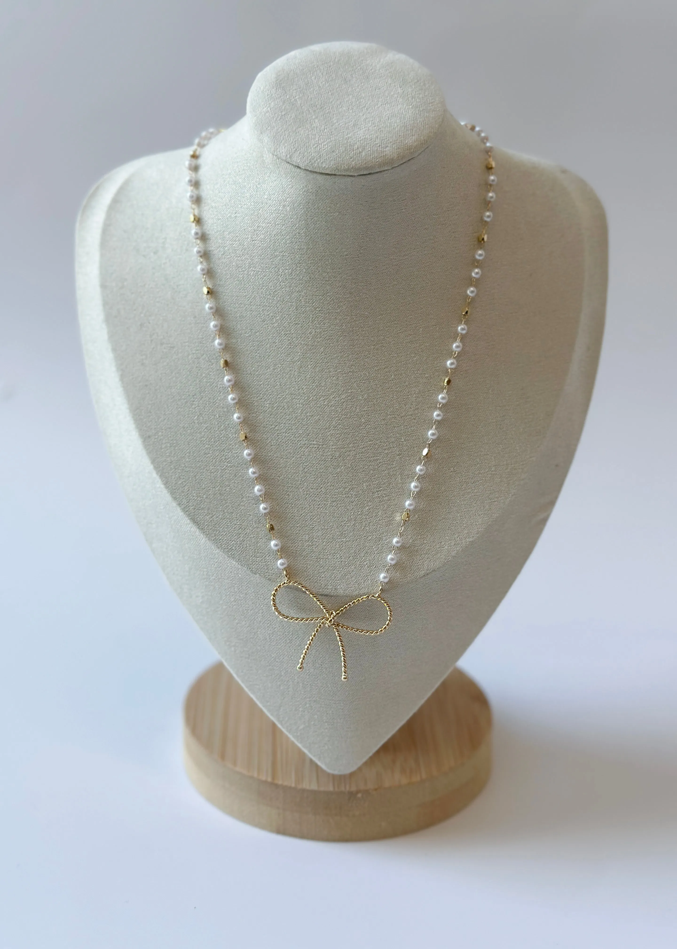 Ribbon Pendant Necklace