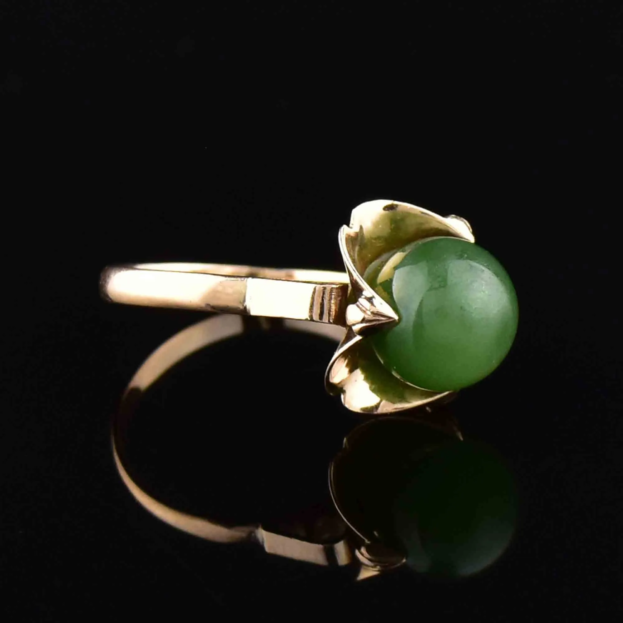 Vintage 18K Gold Buttercup Jade Ball Ring